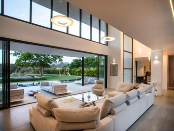 5 Bedroom Villa