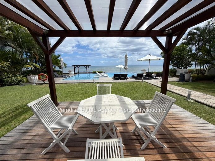 3-Bedrooms Beachfront Apartment in Tamarin