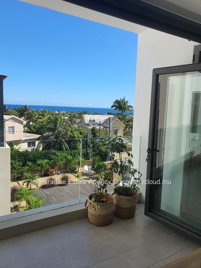 Appartement à vendre,3 chambres, piscine commune, meublé, climatisé, parking sécurisé.