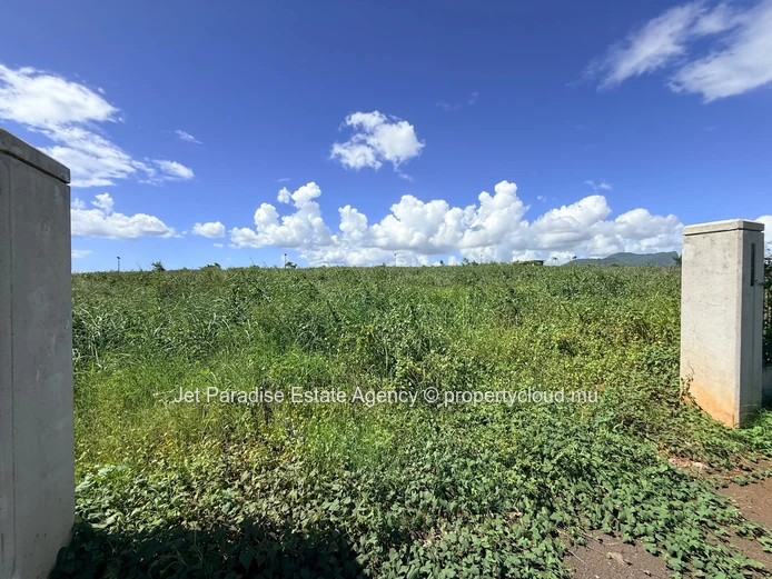 Terrain de 594 m² à  Flic en Flac – Vue Mer & Montagne, Lotissement Sécurisé