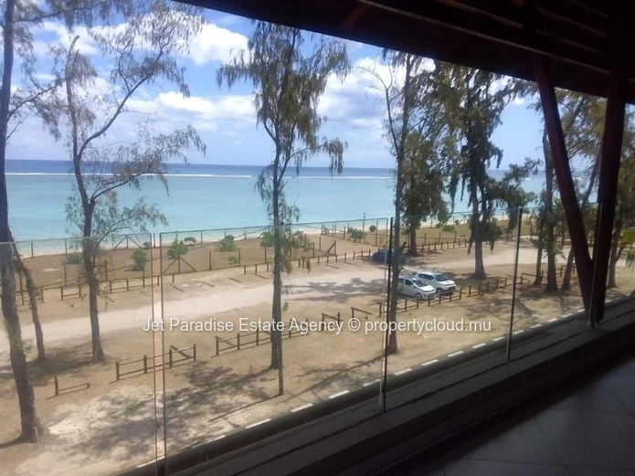 Spacious 3-Bedroom Flat with Sea View Balcony