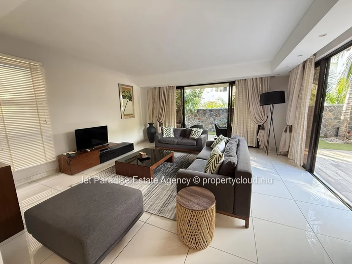 Maison à vendre à Rivière Noire - Black River, 210m², 4 chambres en suite, piscine privée, proche écoles, arrêt de bu...