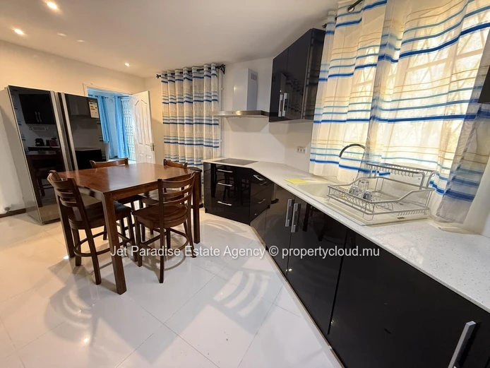 Maison en vente 5 chambres. Rs14M.