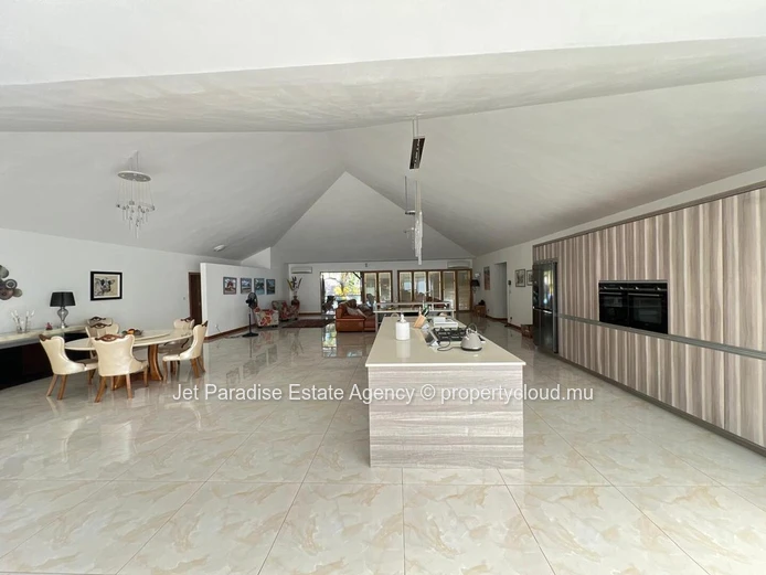 Luxurious Villa with Mountain Views in Tamarin - 434m² Living Area, Private Pool, Fully Furnished - Rs 55M