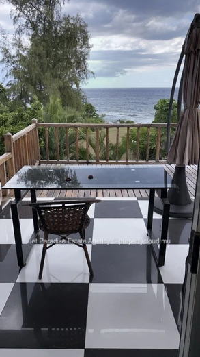 Seafront 2-Bedroom Apartment 