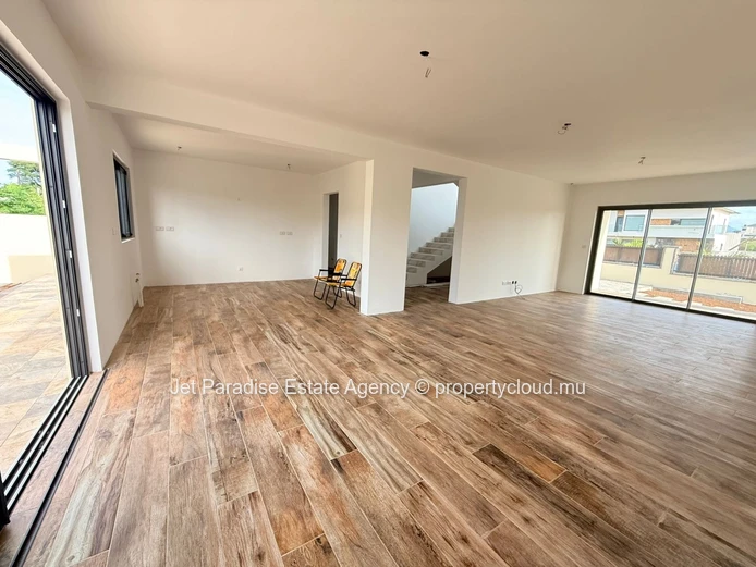 Modern Villa of 4 Bedrooms– Gated Community in Flic en Flac
