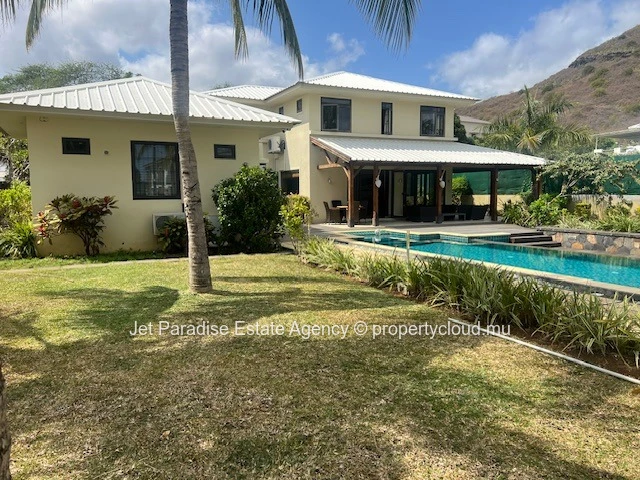 Villa à louer meublée à Tamarin, 4 chambres, vue mer et montagne.