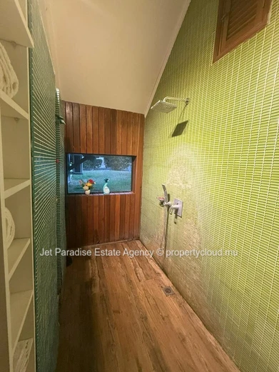 Maison à vendre à Tamarin, 4 chambres, piscine privée, vue mer et montagne, meublé, Rs 50M.