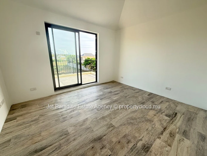 Modern Villa of 4 Bedrooms– Gated Community in Flic en Flac