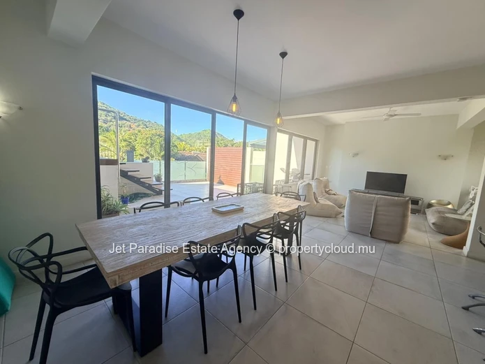 Appartement Élégant de 3 Chambres 