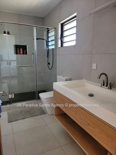 Modern Villa of 4 Bedrooms– Gated Community in Flic en Flac