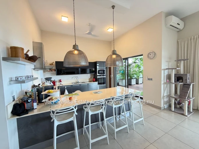 Magnifique Penthouse de 265m 2 avec Vue splendide sur mer. 