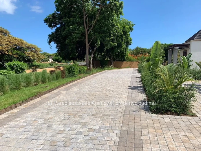 Villa with 4 Bedrooms, Pool & Parking (Furnished & Equipped)