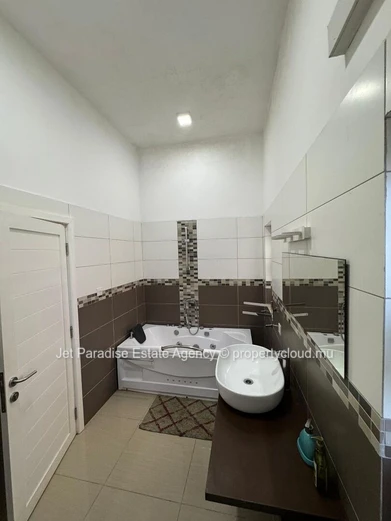 "Stunning Sea View Furnished Apartment in Flic en Flac with Pool Access - Ideal for Beachfront Living! 