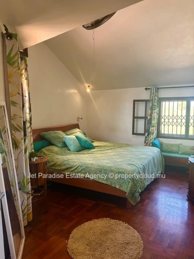 Freehold Seafront House for Sale in Albion