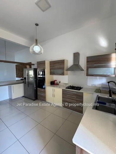 "Stunning Sea View Furnished Apartment in Flic en Flac with Pool Access - Ideal for Beachfront Living! 