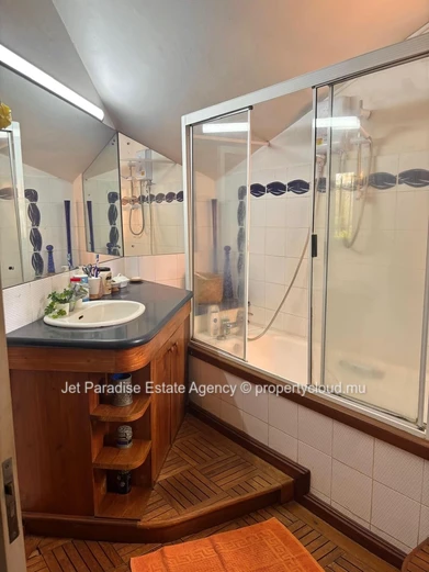Freehold Seafront House for Sale in Albion