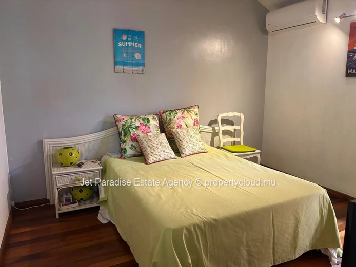 Freehold Seafront House for Sale in Albion