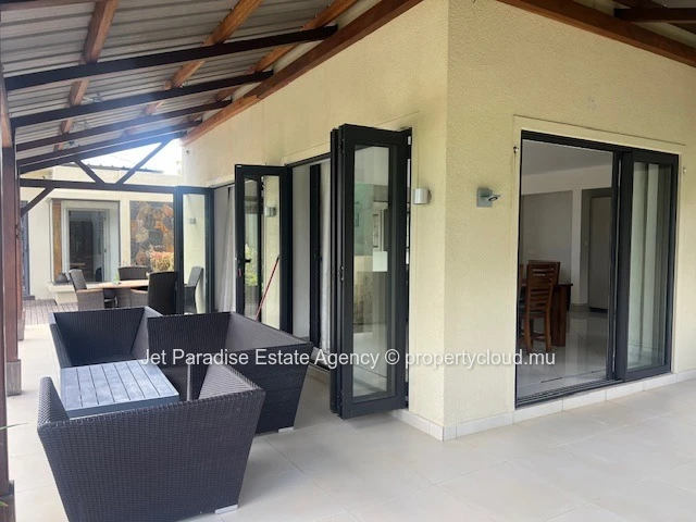 Villa à louer meublée à Tamarin, 4 chambres, vue mer et montagne.