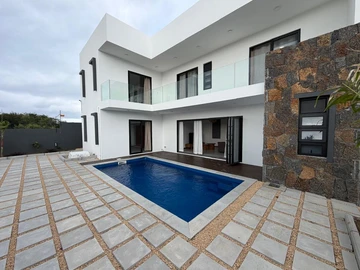 4 Bedroom Villa
