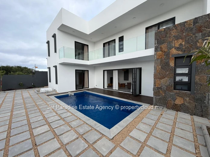 Beautiful Fully Furnished Modern Villa in a Residence