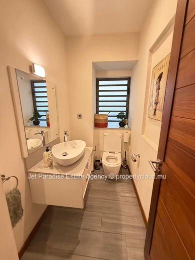 Beautiful Furnished ground floor apartment with Sea View