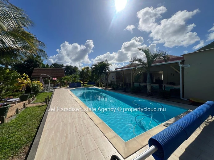 Luxurious Villa with Mountain Views in Tamarin - 434m² Living Area, Private Pool, Fully Furnished - Rs 55M