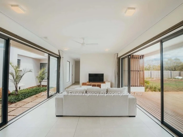 Maison à vendre à Tamarin. 250m² habitables sur un terrain de 350m².
