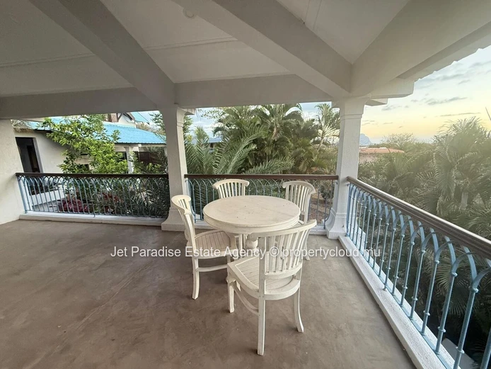 Maison à vendre à Tamarin, 4 chambres, piscine privée, vue mer et montagne, meublé, Rs 50M.