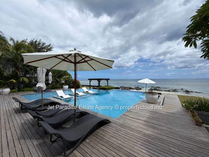 3-Bedrooms Beachfront Apartment in Tamarin