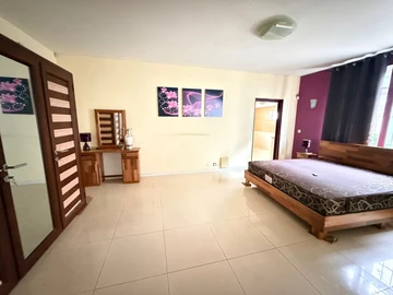 5 Bedroom Villa