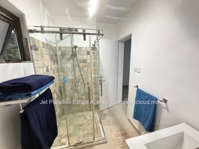  Elegant 3-Bedroom Apartment with Sea View – Secured Complex