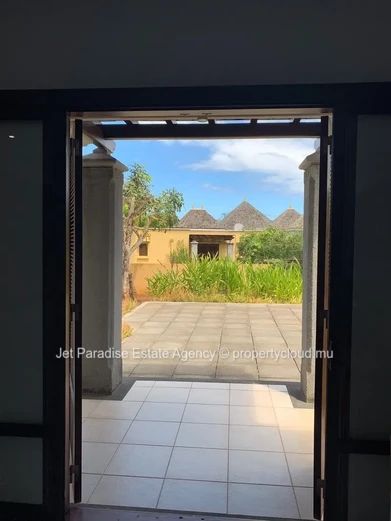 Villa with 4 Bedrooms, Pool & Parking (Furnished & Equipped)