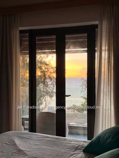 Spacious 3-Bedroom Flat with Sea View Balcony
