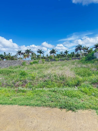 Terrain d’exception avec vue mer dans un domaine sécurisé – Les Jardins d’Anna Phase 1