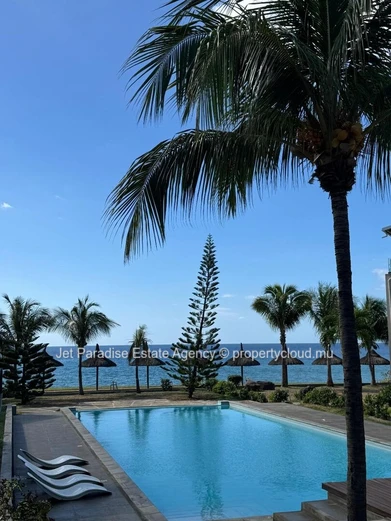 "Stunning Sea View Furnished Apartment in Flic en Flac with Pool Access - Ideal for Beachfront Living! 