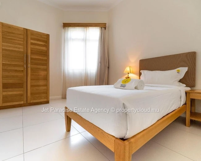 Spacious 3-Bedroom Flat with Sea View Balcony