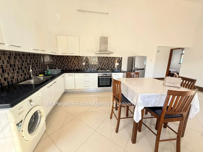 Sea View Apartment with Terrace, Swimming Pool & Close to the Beach