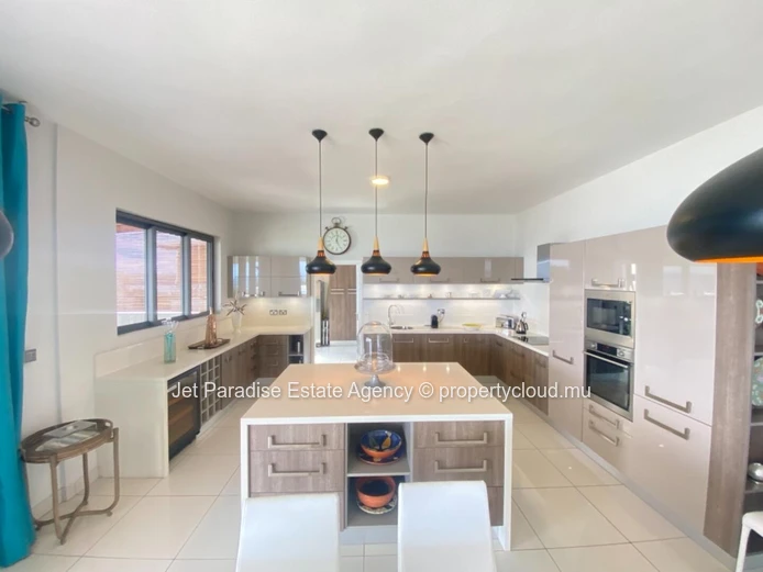 Luxurious RES Penthouse in Tamarin with Stunning Views and Private Pool! 265m² of Living Space, Fully Equipped Kitche...