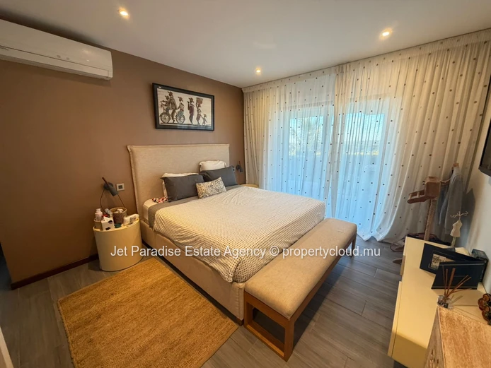 Beautiful Furnished ground floor apartment with Sea View