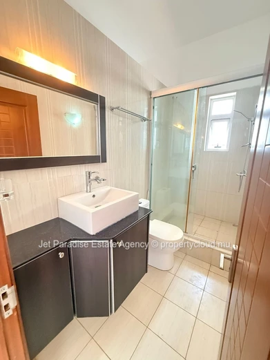 Sea View Apartment with Terrace, Swimming Pool & Close to the Beach