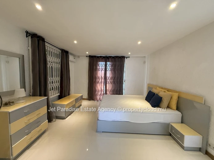 Maison en vente 5 chambres. Rs14M.