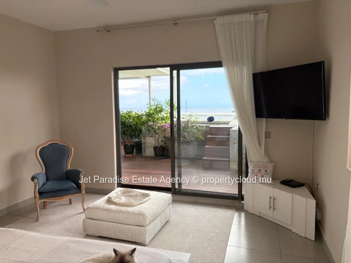 Magnifique Penthouse de 265m 2 avec Vue splendide sur mer. 