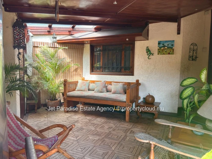 Freehold Seafront House for Sale in Albion