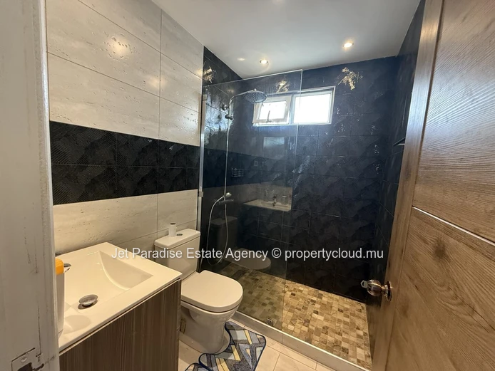 Maison en vente 5 chambres. Rs14M.