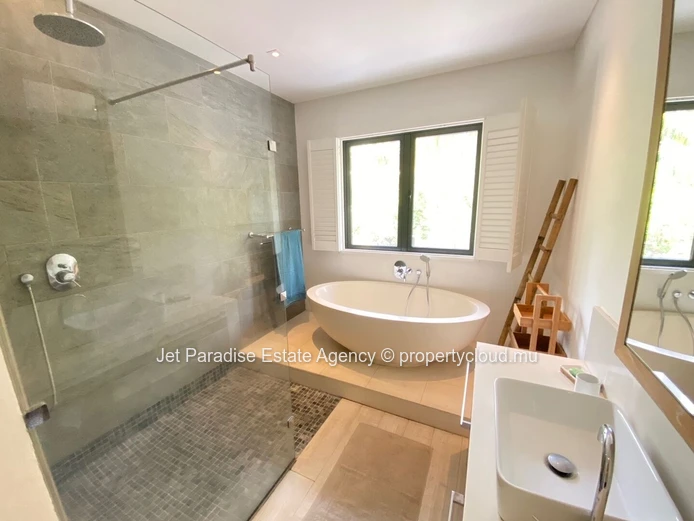 Luxurious IRS Apartment in Rivière Noire with Stunning Views and Amenities 