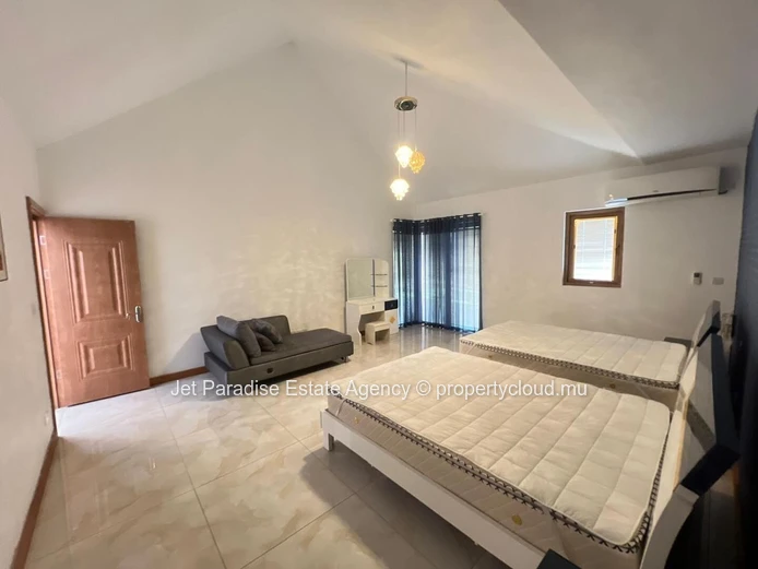Luxurious Villa with Mountain Views in Tamarin - 434m² Living Area, Private Pool, Fully Furnished - Rs 55M
