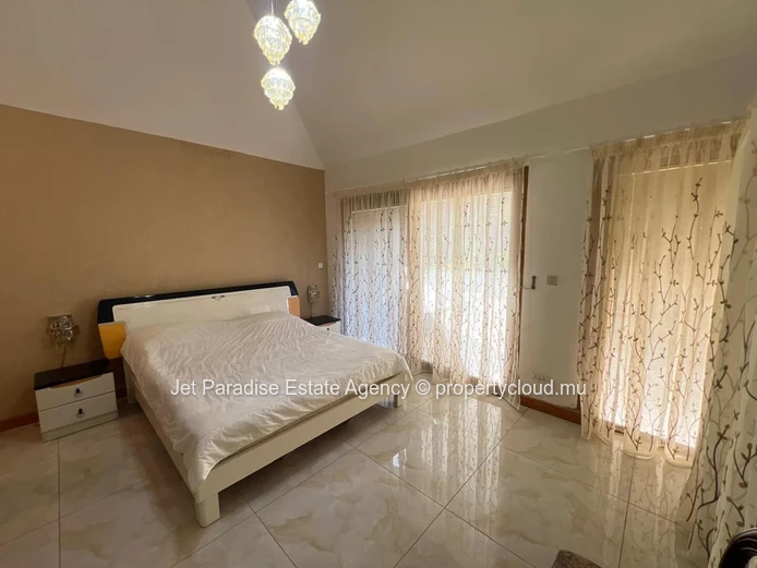 Luxurious Villa with Mountain Views in Tamarin - 434m² Living Area, Private Pool, Fully Furnished - Rs 55M