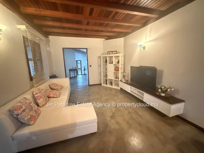 Maison à vendre à Tamarin, 4 chambres, piscine privée, vue mer et montagne, meublé, Rs 50M.
