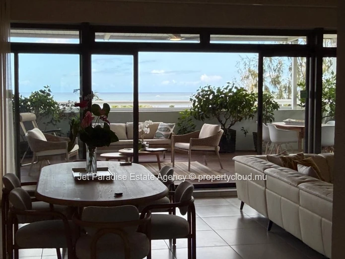 Magnifique Penthouse de 265m 2 avec Vue splendide sur mer. 